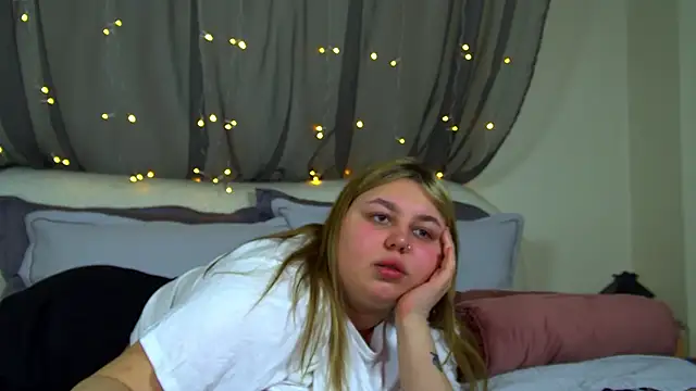 Snapshot of LillianKim chatting on 1, 12, 2025 LillianKim online show from 1, 12, 2025