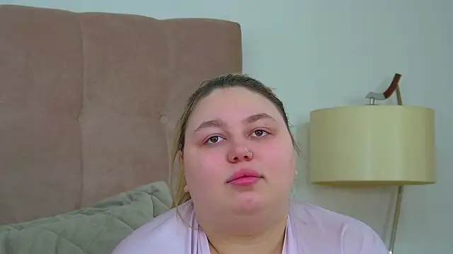 Snapshot of LillianKim chatting on 8, 2, 2026 LillianKim online show from 8, 2, 2026