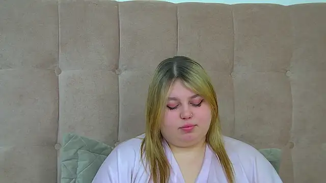 Snapshot of LillianKim chatting on 8, 2, 2026 LillianKim online show from 8, 2, 2026