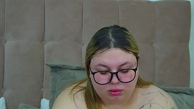 Snapshot of LillianKim chatting on 25, 2, 2026 LillianKim online show from 25, 2, 2026