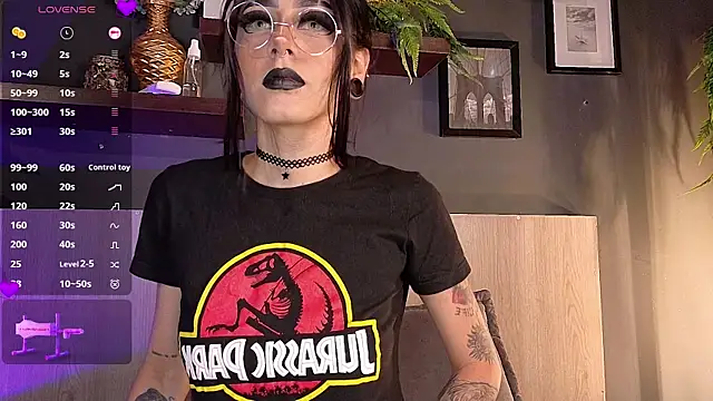 Snapshot of Mackenzie_Moore chatting on 28, 10, 2025 Mackenzie Moore online show from 28, 10, 2025