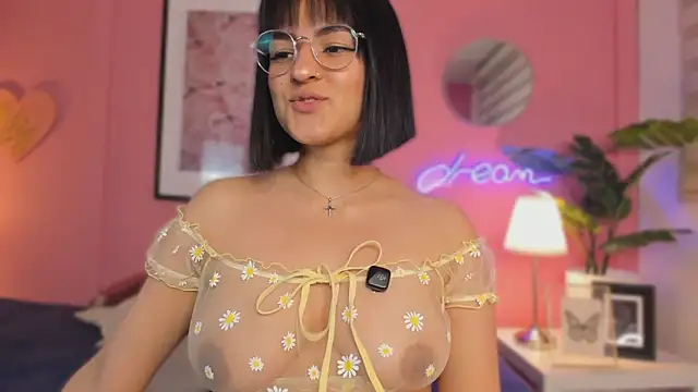 Snapshot of SoySaraa chatting on 16, 9, 2025 SoySaraa online show from 16, 9, 2025