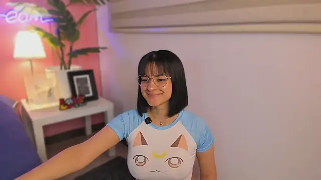 Snapshot of SoySaraa chatting on 4, 11, 2025 SoySaraa online show from 4, 11, 2025