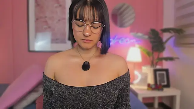 Snapshot of SoySaraa chatting on 17, 12, 2025 SoySaraa online show from 17, 12, 2025