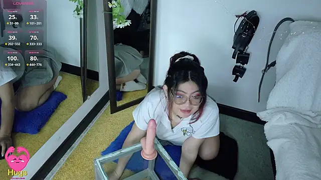 Snapshot of Catwhite_ chatting on 10, 9, 2025 Catwhite online show from 10, 9, 2025