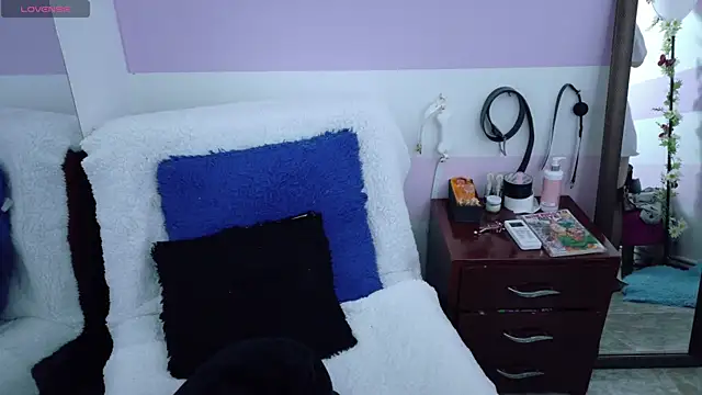 Snapshot of Catwhite_ chatting on 17, 10, 2025 Catwhite online show from 17, 10, 2025