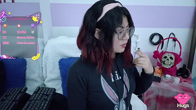 Snapshot of Catwhite_ chatting on 27, 10, 2025 Catwhite online show from 27, 10, 2025