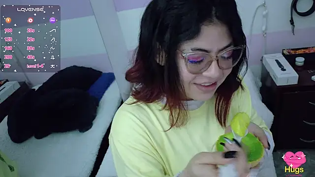 Snapshot of Catwhite_ chatting on 6, 11, 2025 Catwhite online show from 6, 11, 2025