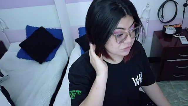 Snapshot of Catwhite_ chatting on 22, 11, 2025 Catwhite online show from 22, 11, 2025