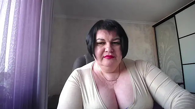 Snapshot of JuicyLady_Di chatting on 11, 2, 2025 JuicyLady Di online show from 11, 2, 2025