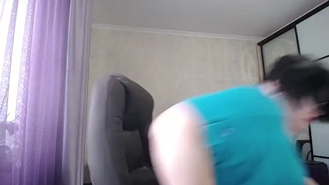 Snapshot of JuicyLady_Di chatting on 12, 2, 2025 JuicyLady Di online show from 12, 2, 2025