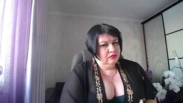 Snapshot of JuicyLady_Di chatting on 18, 2, 2025 JuicyLady Di online show from 18, 2, 2025