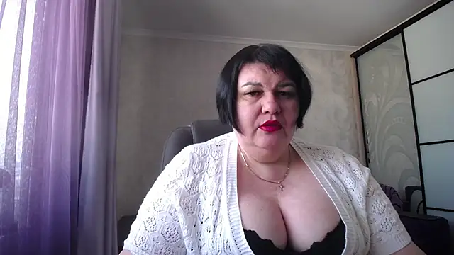 Snapshot of JuicyLady_Di chatting on 27, 2, 2025 JuicyLady Di online show from 27, 2, 2025