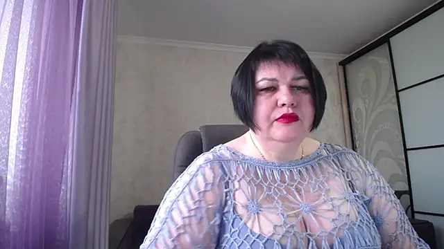 Snapshot of JuicyLady_Di chatting on 4, 3, 2025 JuicyLady Di online show from 4, 3, 2025