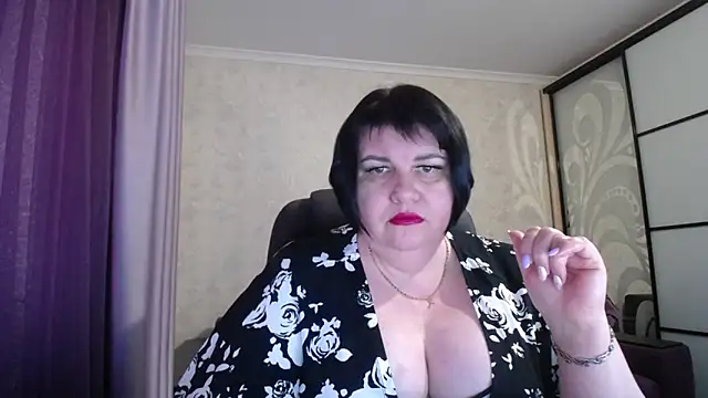 Snapshot of JuicyLady_Di chatting on 6, 3, 2025 JuicyLady Di online show from 6, 3, 2025