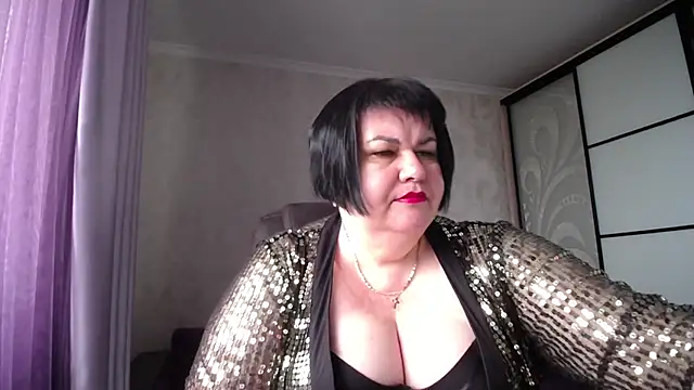 Snapshot of JuicyLady_Di chatting on 19, 9, 2025 JuicyLady Di online show from 19, 9, 2025