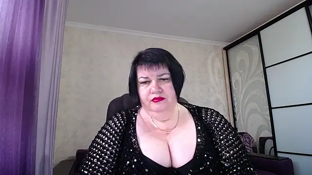 Snapshot of JuicyLady_Di chatting on 27, 9, 2025 JuicyLady Di online show from 27, 9, 2025