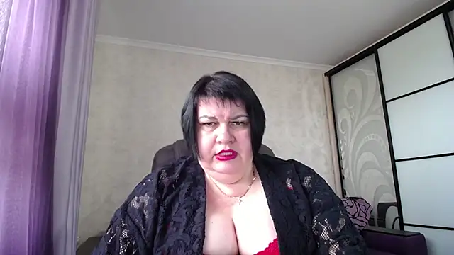 Snapshot of JuicyLady_Di chatting on 28, 9, 2025 JuicyLady Di online show from 28, 9, 2025