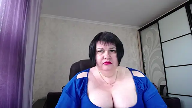 Snapshot of JuicyLady_Di chatting on 29, 9, 2025 JuicyLady Di online show from 29, 9, 2025