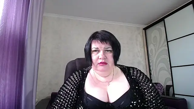 Snapshot of JuicyLady_Di chatting on 1, 10, 2025 JuicyLady Di online show from 1, 10, 2025