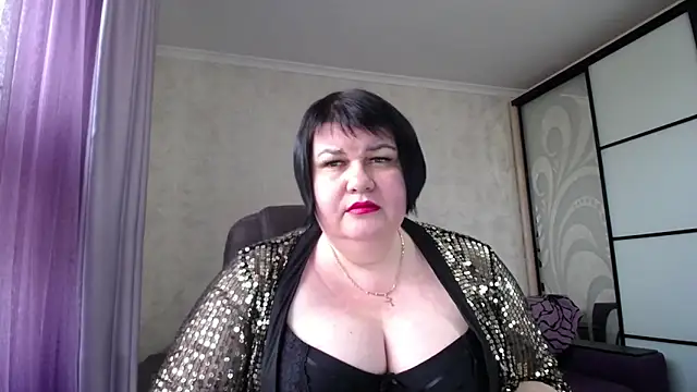 Snapshot of JuicyLady_Di chatting on 6, 10, 2025 JuicyLady Di online show from 6, 10, 2025