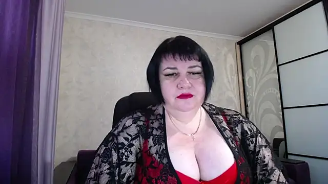 Snapshot of JuicyLady_Di chatting on 18, 10, 2025 JuicyLady Di online show from 18, 10, 2025