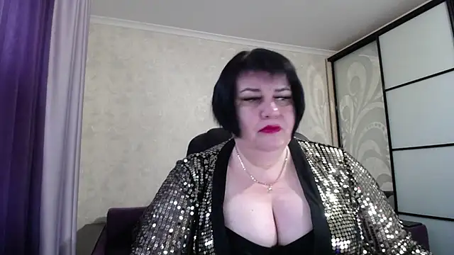 Snapshot of JuicyLady_Di chatting on 19, 10, 2025 JuicyLady Di online show from 19, 10, 2025
