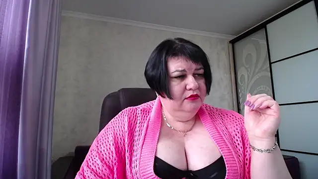 Snapshot of JuicyLady_Di chatting on 21, 10, 2025 JuicyLady Di online show from 21, 10, 2025