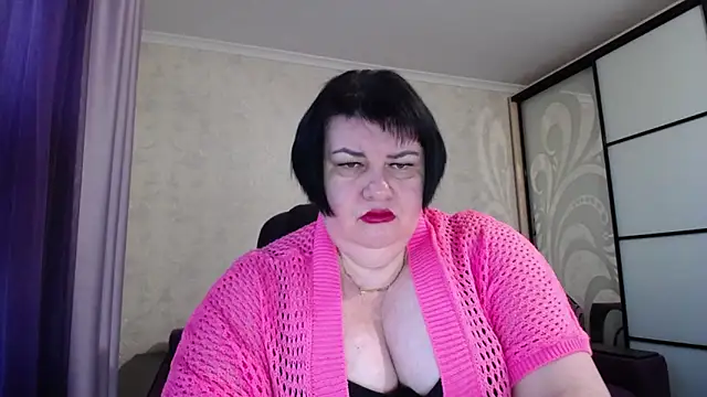 Snapshot of JuicyLady_Di chatting on 24, 10, 2025 JuicyLady Di online show from 24, 10, 2025