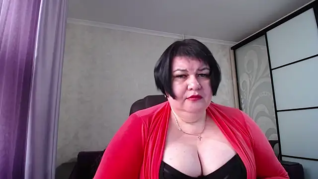 Snapshot of JuicyLady_Di chatting on 28, 10, 2025 JuicyLady Di online show from 28, 10, 2025