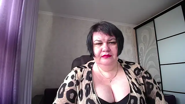 Snapshot of JuicyLady_Di chatting on 29, 10, 2025 JuicyLady Di online show from 29, 10, 2025