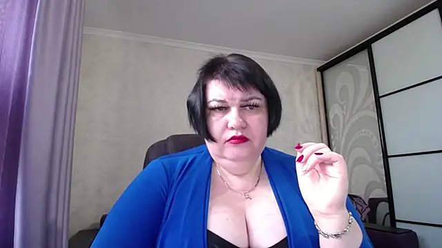 Snapshot of JuicyLady_Di chatting on 1, 11, 2025 JuicyLady Di online show from 1, 11, 2025