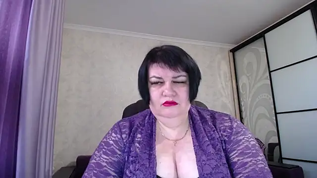 Snapshot of JuicyLady_Di chatting on 2, 11, 2025 JuicyLady Di online show from 2, 11, 2025