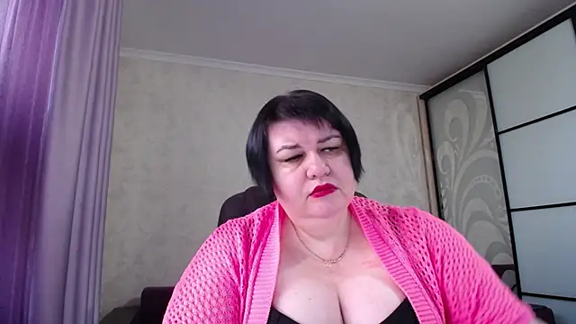 Snapshot of JuicyLady_Di chatting on 4, 11, 2025 JuicyLady Di online show from 4, 11, 2025