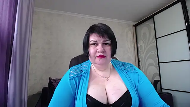 Snapshot of JuicyLady_Di chatting on 11, 11, 2025 JuicyLady Di online show from 11, 11, 2025