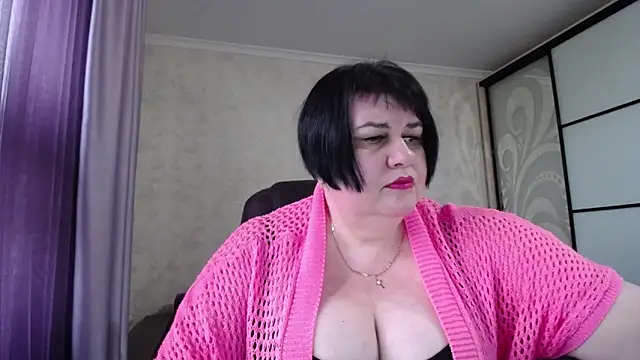 Snapshot of JuicyLady_Di chatting on 12, 11, 2025 JuicyLady Di online show from 12, 11, 2025