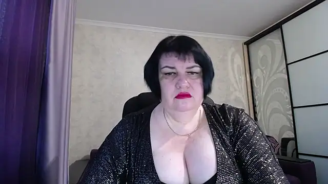 Snapshot of JuicyLady_Di chatting on 1, 12, 2025 JuicyLady Di online show from 1, 12, 2025