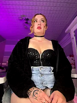 Snapshot of Sam_Thompsoon_ chatting on 8, 11, 2025 Sam Thompsoon online show from 8, 11, 2025