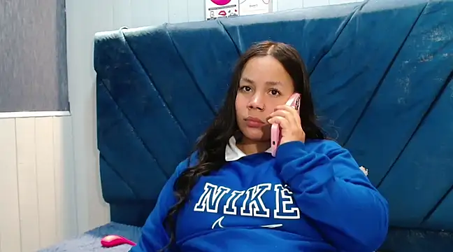 EmilyQueen3x online show from 21, 3, 2025