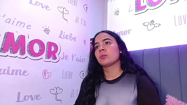 EmilyQueen3x online show from 22, 11, 2025