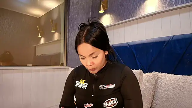 EmilyQueen3x online show from 22, 2, 2026