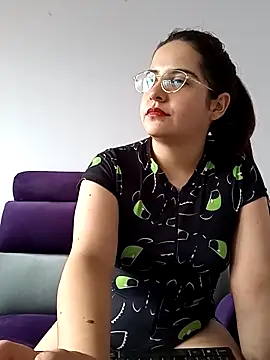 Snapshot of MiaLaurenzz chatting on 15, 2, 2025 MiaLaurenzz online show from 15, 2, 2025