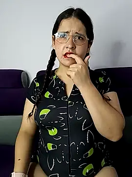 Snapshot of MiaLaurenzz chatting on 2, 10, 2025 MiaLaurenzz online show from 2, 10, 2025