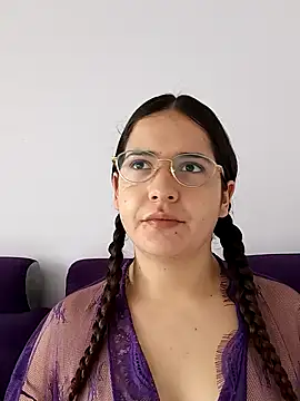 Snapshot of MiaLaurenzz chatting on 12, 10, 2025 MiaLaurenzz online show from 12, 10, 2025