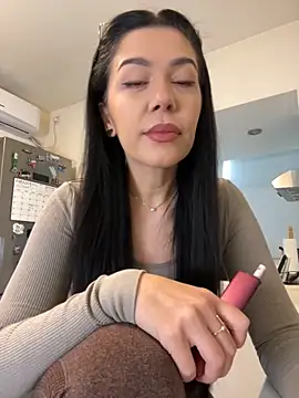 Snapshot of denise_k chatting on 6, 11, 2025 denise k online show from 6, 11, 2025