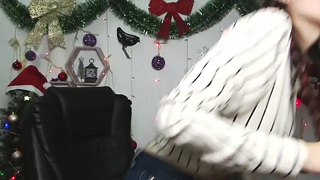 Snapshot of MilaLoona chatting on 23, 12, 2024 MilaLoona online show from 23, 12, 2024