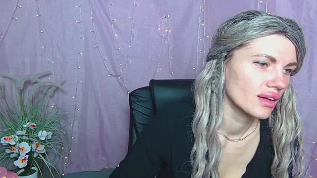 MilaLoona online show from 17, 4, 2026