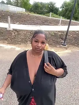 Snapshot of BigFineSelena chatting on 8, 10, 2025 BigFineSelena online show from 8, 10, 2025