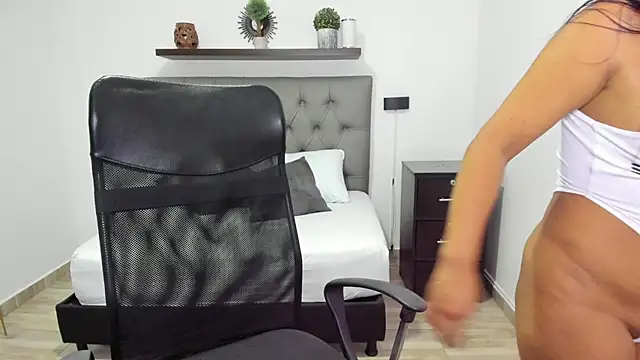 Snapshot of isabella_florez chatting on 27, 12, 2024 isabella florez online show from 27, 12, 2024