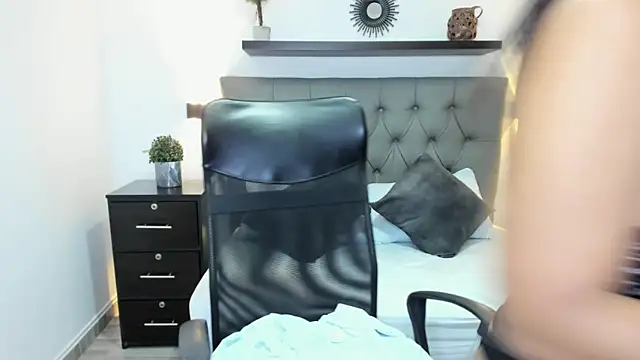 Snapshot of isabella_florez chatting on 1, 3, 2025 isabella florez online show from 1, 3, 2025